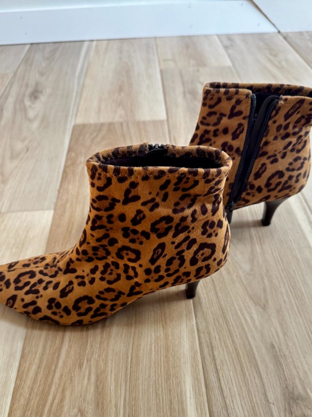 Leopard Print Kitten Heel Ankle Booties Pointed Toe Y2K Size 8